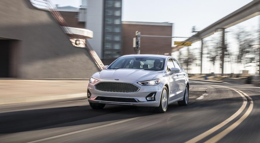 Ford Fusion Energi 2018 года  (фото 3 из 26)